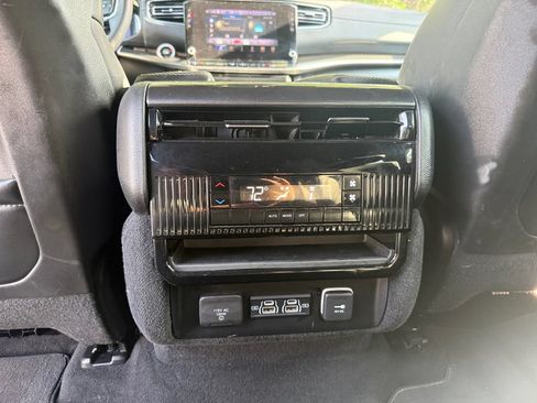 Used 2023 Jeep Wagoneer 4WD w/ Premium Group I image 27