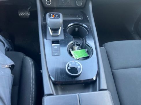 Used 2023 Nissan Rogue S AWD/4WD image 10