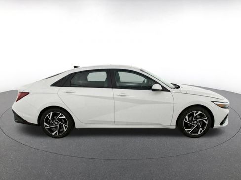 Used 2025 Hyundai Elantra SEL FWD image 10