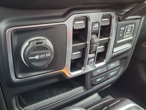 Used 2024 Jeep Gladiator Sport image 29