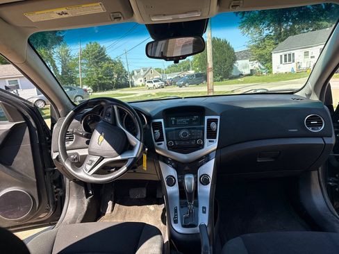 Used 2011 Chevrolet Cruze LT FWD image 9