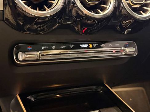 Certified 2022 Mercedes-Benz GLB 250 4MATIC image 29