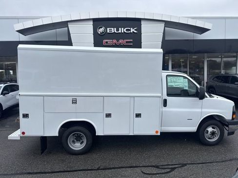 New 2025 GMC Savana 3500 w/ Power Convenience Package image 27