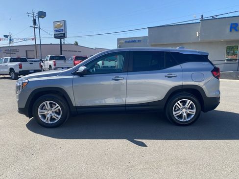 Used 2024 GMC Terrain SLE image 8