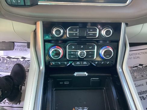 Used 2024 GMC Yukon XL Denali image 23
