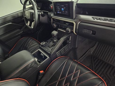 Used 2025 Toyota Tacoma TRD Off-Road AWD/4WD image 31