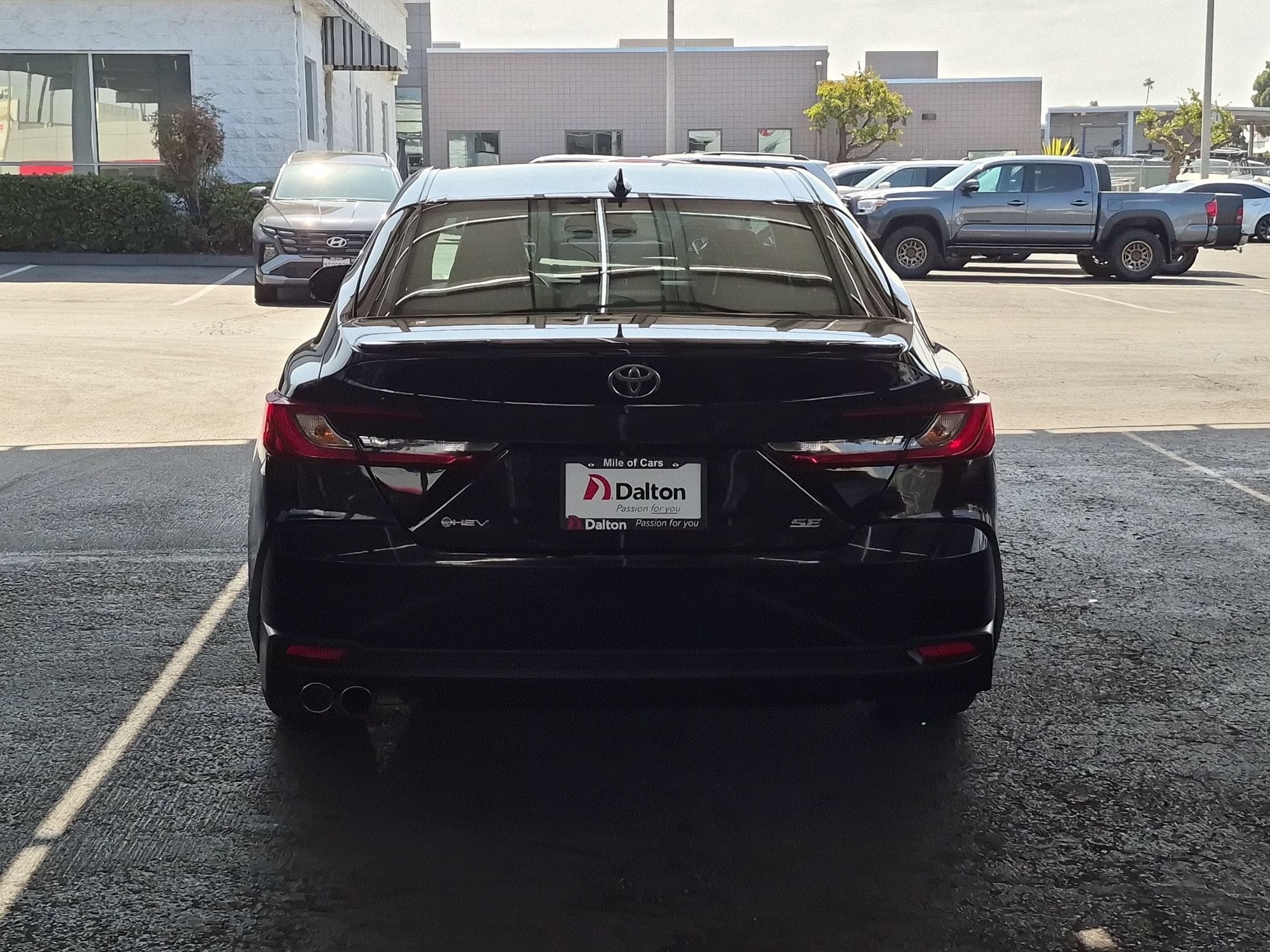 Used 2025 Toyota Camry SE FWD image 7