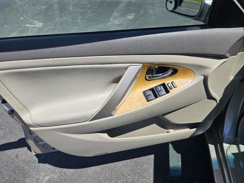 Used 2007 Toyota Camry LE FWD image 12