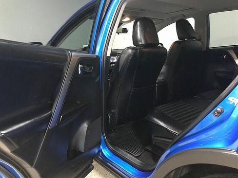 Used 2018 Toyota RAV4 XLE FWD image 15
