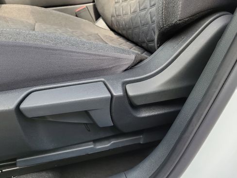 Certified 2025 Nissan Kicks SV image 17