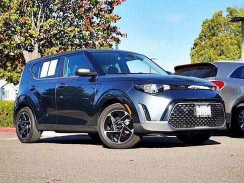 Used 2023 Kia Soul EX image 2