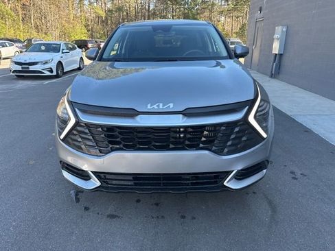 Used 2025 Kia Sportage LX image 2
