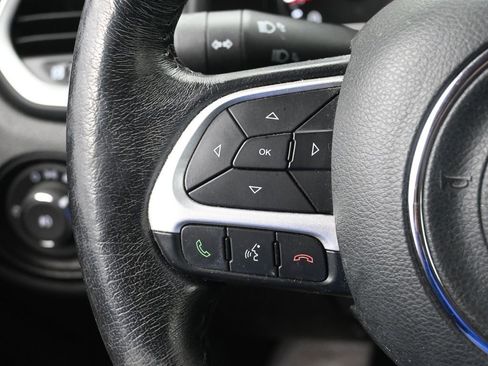 Used 2018 Jeep Renegade Latitude w/ Cold Weather Group image 13