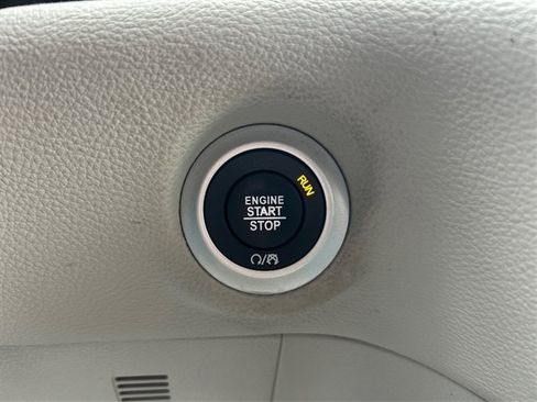 Used 2021 Chrysler Pacifica Touring-L image 36