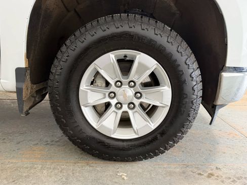 Used 2024 Chevrolet Silverado 1500 LT image 11