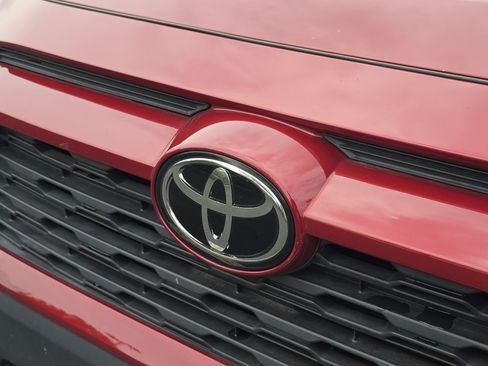 Used 2023 Toyota RAV4 LE FWD image 21
