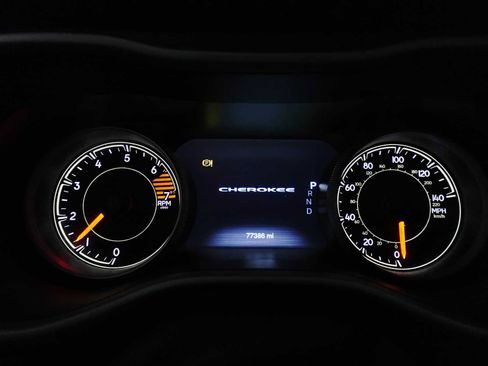 Used 2018 Jeep Cherokee Limited AWD/4WD image 19