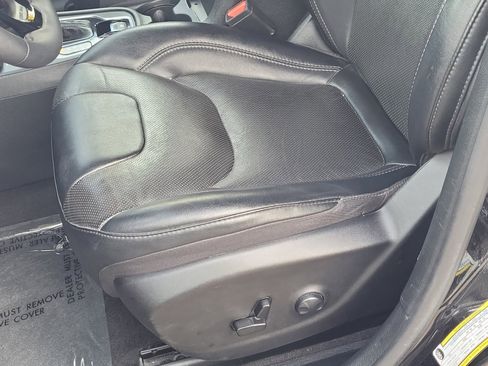 Used 2023 Jeep Cherokee Altitude Lux image 22