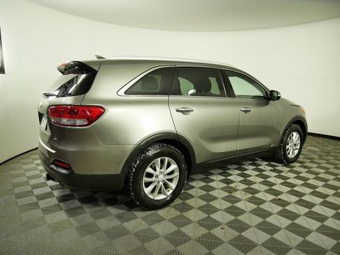 Certified 2017 Kia Sorento LX w/ LX Convenience Package image 8
