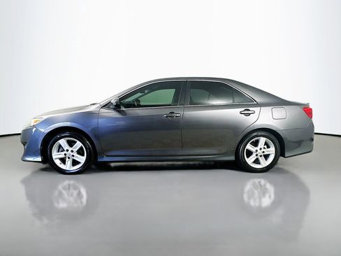 Used 2014 Toyota Camry SE w/ Leather Package FWD image 4