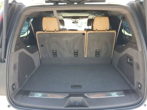 Used 2022 Cadillac Escalade ESV Premium Luxury AWD/4WD image 9