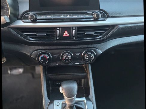 Used 2021 Kia Forte LXS FWD image 22