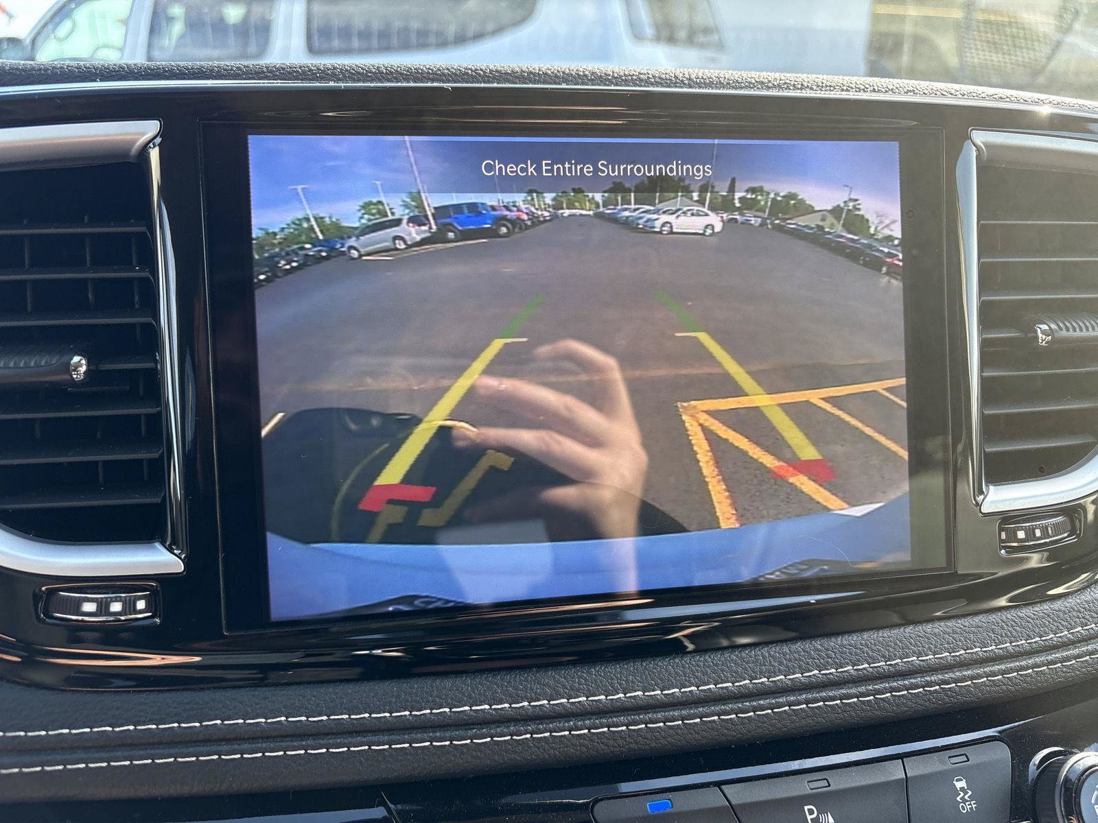 Used 2023 Chrysler Pacifica Limited FWD image 24