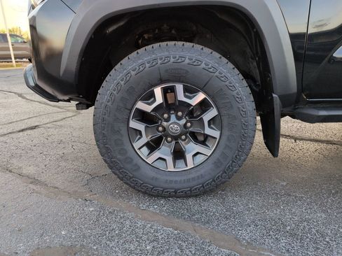 Used 2023 Toyota Tacoma TRD Off-Road AWD/4WD image 27