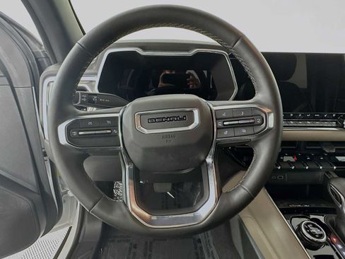 Used 2024 GMC Canyon Denali image 14