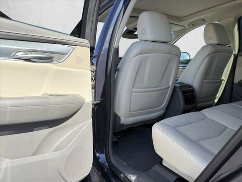 Used 2018 Cadillac XT5 Premium Luxury FWD image 21