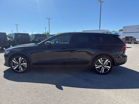 Used 2025 Volvo V60 B5 Cross Country Plus AWD/4WD image 6