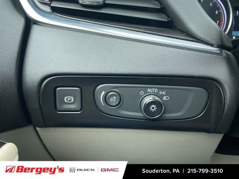 Used 2018 Buick Enclave Essence image 20