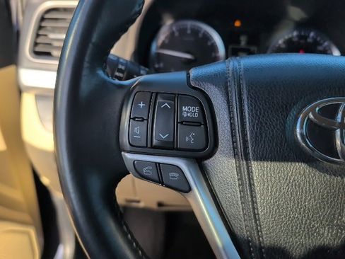 Used 2015 Toyota Highlander XLE image 19