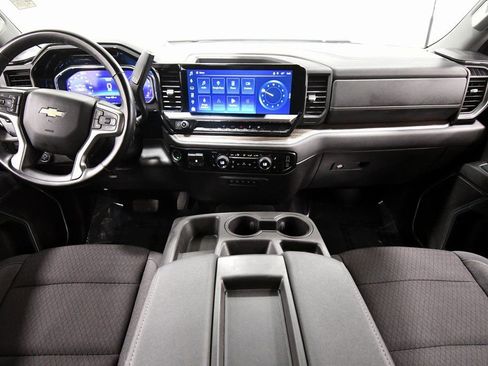 Used 2024 Chevrolet Silverado 2500 LT w/ Convenience Package image 3