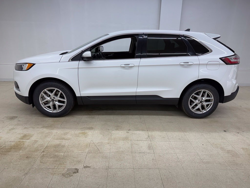 Used 2023 Ford Edge SEL AWD/4WD image 2