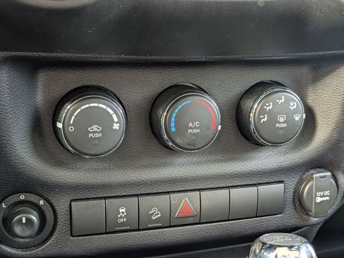 Used 2017 Jeep Wrangler Sport w/ Quick Order Package 24S AWD/4WD image 17