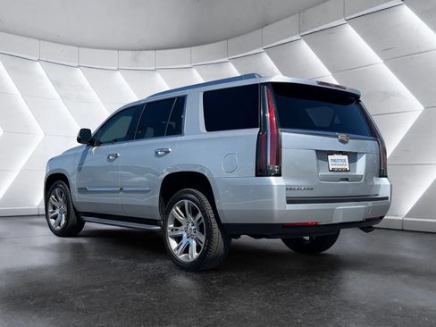 Used 2016 Cadillac Escalade Luxury AWD/4WD image 3
