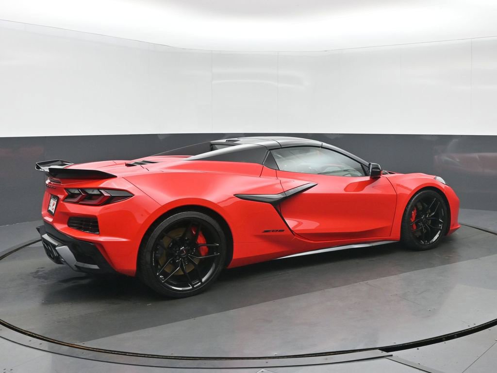 Used 2025 Chevrolet Corvette Z06 RWD image 3