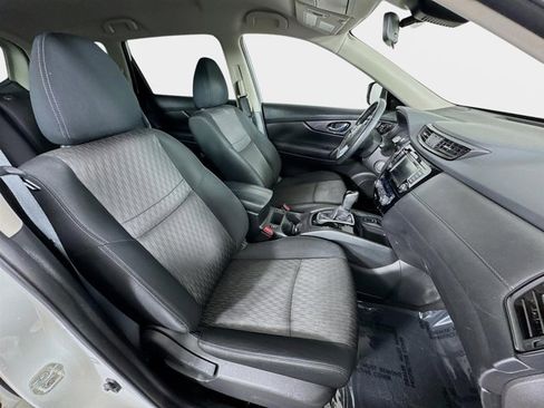 Certified 2019 Nissan Rogue SV w/ Premium Package image 28