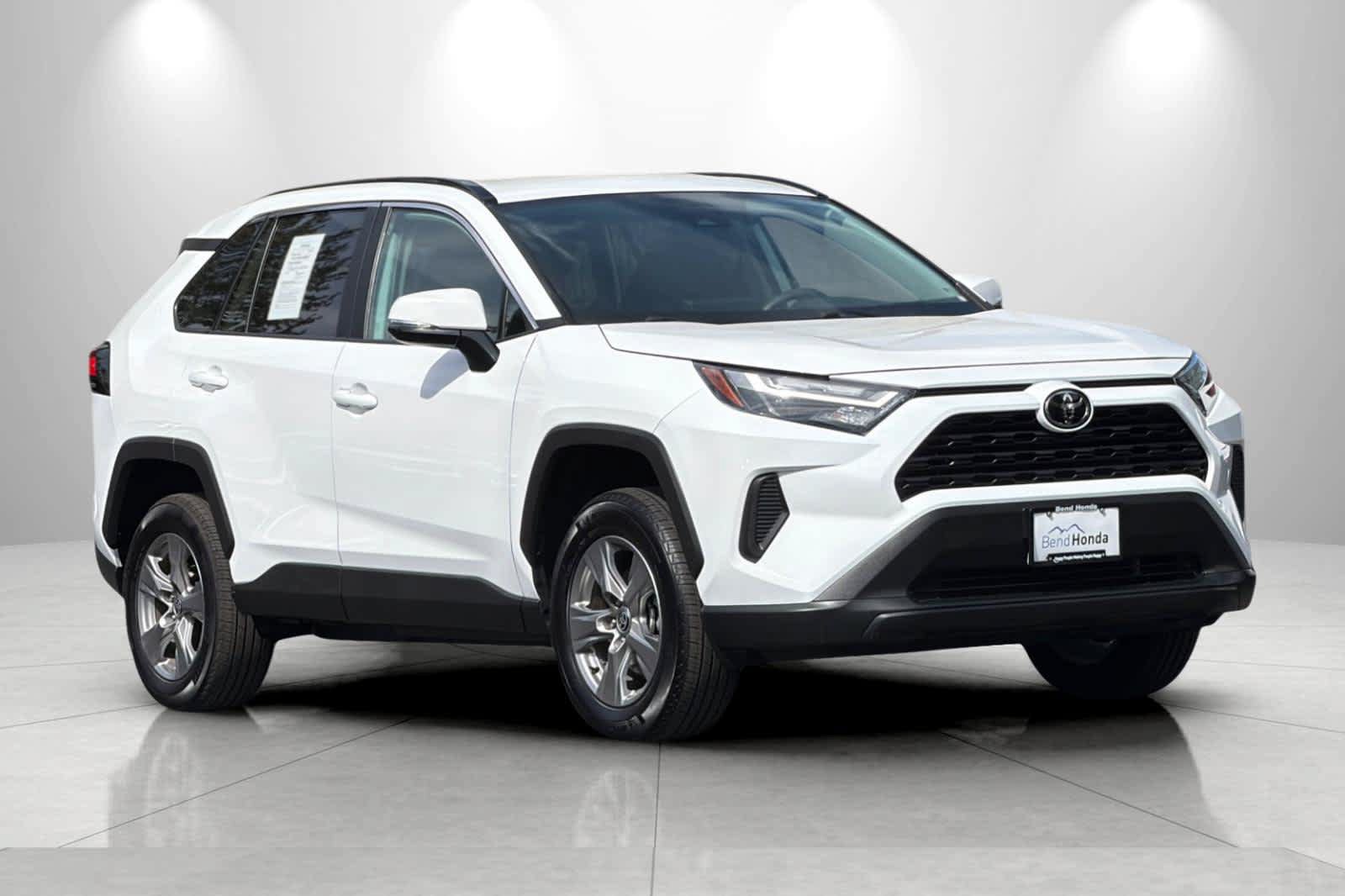 Used 2025 Toyota RAV4 XLE AWD/4WD image 9