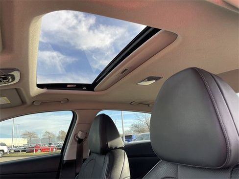 Used 2021 Hyundai Elantra Limited w/ Preferred Accessory Package image 24