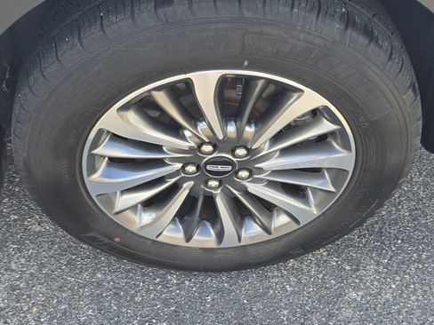 Used 2023 Lincoln Nautilus AWD w/ Premium Package image 5