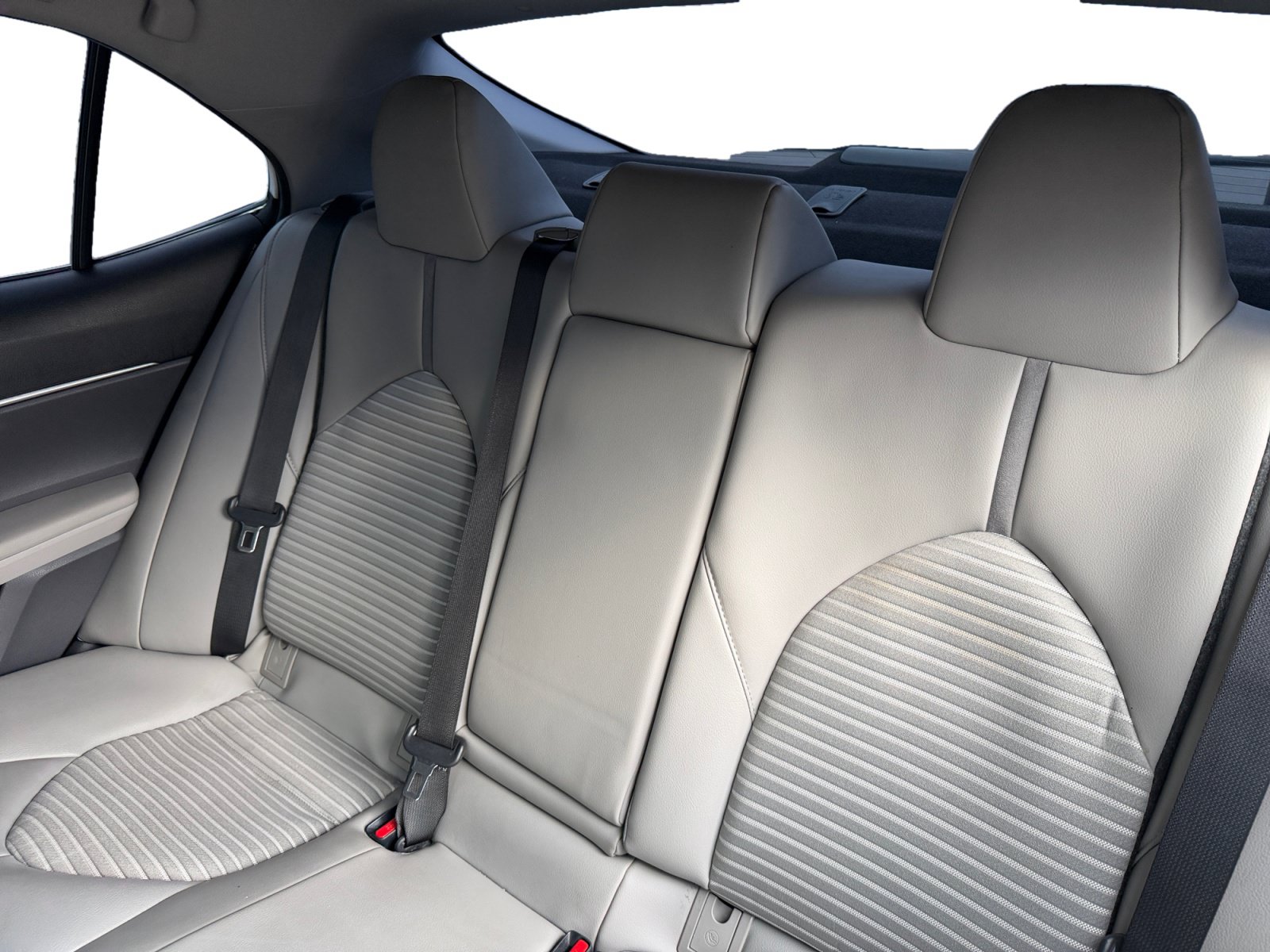 Used 2020 Toyota Camry SE w/ Carpet Mat Package FWD image 13
