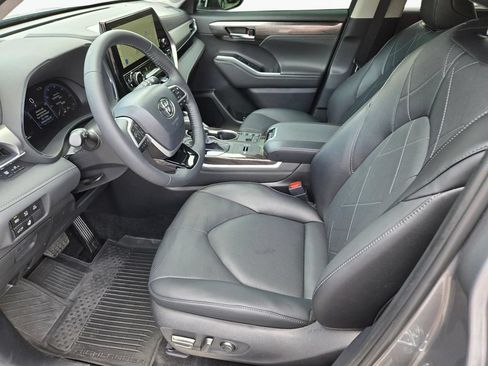 Used 2026 Toyota Highlander Platinum AWD/4WD image 15