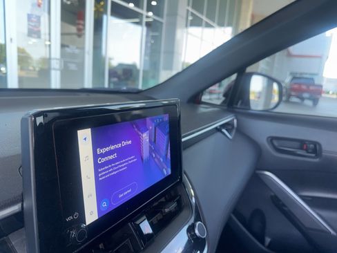 Used 2024 Toyota Corolla Cross SE image 8