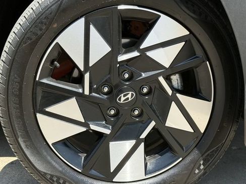 Used 2025 Hyundai Kona SEL FWD image 8