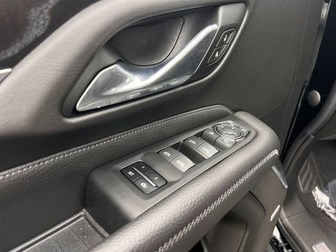 Used 2021 GMC Yukon Denali w/ Denali Premium Package RWD image 11