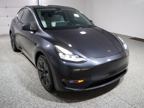 Used 2025 Tesla Model Y Long Range image 5