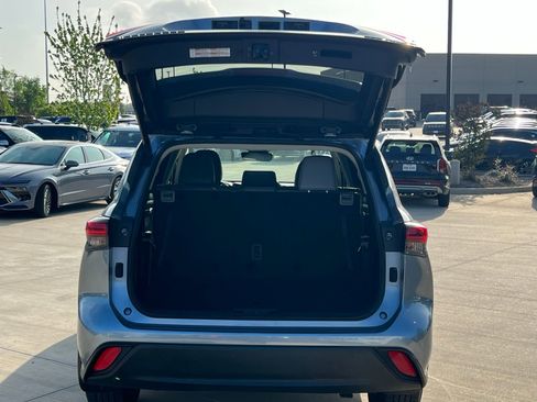 Used 2021 Toyota Highlander XLE image 15