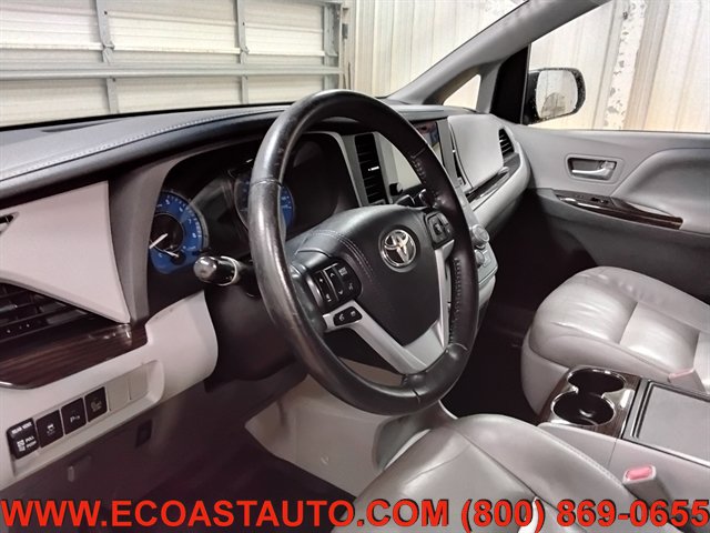Used 2017 Toyota Sienna XLE w/ XLE Navigation Package AWD/4WD image 11